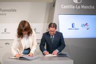 La consejera de Igualdad y portavoz del Gobierno regional, Blanca Fernández, firma un convenio de colaboración entre la Asociación de Trabajadores Autónomos de Castilla-La Mancha (ATA CLM) y el Instituto de la Mujer de Castilla-La Mancha