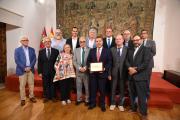 El presidente de Castilla-La Mancha, Emiliano García-Page, recibe, en el Palacio de Fuensalida, el título de ‘Colegiado de Honor’ por parte del Colegio Oficial de Enólogos 