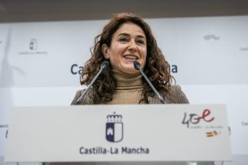 La viceconsejera de Empleo, Diálogo Social y Bienestar Laboral, Nuria Chust, comparece en rueda de prensa para analizar los datos de paro registrado correspondientes al mes de febrero.