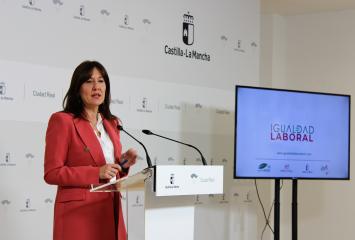 La consejera de Igualdad y portavoz del Gobierno regional, Blanca Fernández, asiste a la presentación del III proyecto ‘Igualdad Laboral Castilla-La Mancha’