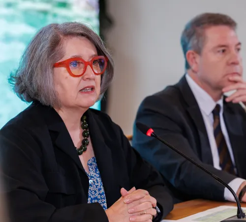 García-Page pide la prórroga de la actual Directiva del Agua, baraja medidores hídricos propios, ofrece personal a las Confederaciones para agilizar gestiones y considera las protestas en la calle