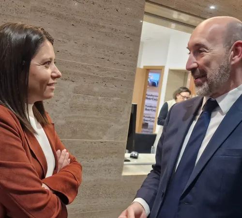 El Gobierno de Castilla-La Mancha ha reivindicado esta tarde en Guadalajara la importancia de contar con una red pública cercana, rápida y flexible para dar respuesta a las distintas realidades sociales de la provincia, durante la participación de la consejera de Bienestar Social, Bárbara García Torijano, en el foro ‘Guadalajara Inclusiva: innovación social para una vida digna’, organizado por SER Guadalajara en la sede de la Fundación Ibercaja en la capital alcarreña y dentro del ciclo ‘Guadalajara Convers