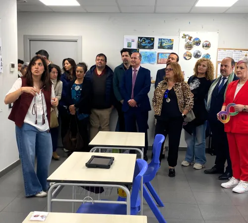 La delegada de la Junta participa en el Día Mundial de Visibilización del Autismo con APANAG