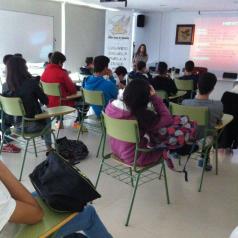 Cerca de un millar de alumnos han participado en los talleres de prevención de alcoholismo, drogas y sexualidad impartidos por enfermeros de Talavera  