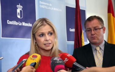 La consejera de Fomento le recuerda al delegado del Gobierno de España que hay casi 2.000 demandantes de vivienda en la provincia de Toledo