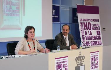 La directora del Instituto de la Mujer, Araceli Martínez, presenta la campaña institucional de concienciación contra la Violencia de Género 