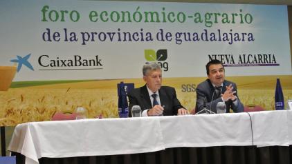 El consejero de Agricultura, Medio Ambiente y Desarrollo Rural, Francisco Martínez Arroyo clausura el Foro Económico-Agrario organizado por APAG 