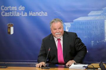 El director general de Función Pública, José Narváez, comparece en la Comisión de Asuntos Generales de las Cortes regionales