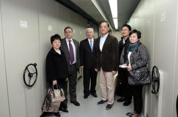 El viceconsejero de Administración Local y Coordinación Administrativa, Fernando Mora, acompaña a una delegación de archiveros, encabezada por el director del Archivo Municipal de Shangai