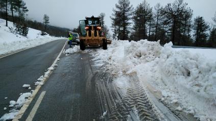 El Gobierno regional emplea casi 90 operarios para despejar la nieve en 550 kilómetros de carreteras en las provincias de Cuenca y Guadalajara