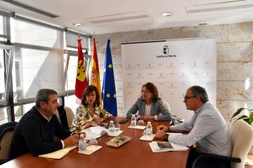 El Gobierno regional y CERMI Castilla-La Mancha valoran positivamente la implantación del descuento al transporte por carretera para las personas con discapacidad 