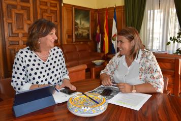 La consejera de Economía, Empresas y Empleo, Patricia Franco, se reúne con la alcaldesa de Talavera de la Reina, Tita García Élez