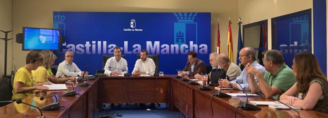 El Gobierno de Castilla-La Mancha informa a los vecinos de las acciones de retirada y sellado de amianto en el barrio del Polígono