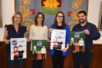 El Gobierno regional y el Ayuntamiento de Talavera destacan la importancia de contar con un stand en ferias para concienciar y sensibilizar sobre la prevención de las agresiones sexuales