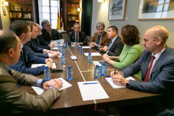 eúne, en Albacete, con los responsables de la empresa 'Repetco'