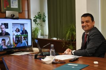 El consejero de Agricultura, Agua y Desarrollo rural y presidente de la Fundación Dieta Mediterránea preside, por videoconferencia, la reunión del patronato de la Fundación