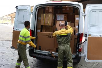 El Gobierno de Castilla-La Mancha ha distribuido esta semana una nueva remesa con más de 584.000 artículos de protección para los profesionales sanitarios