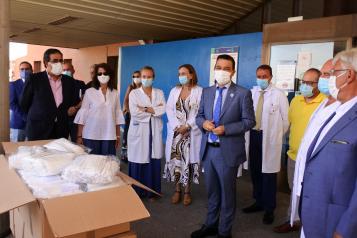 EL CONSEJERO DE AGRICULTURA, AGUA Y DESARROLLO RURAL PARTICIPA EN LA ENTREGA DEL MATERIAL SANITARIO QUE REALIZA RECAMDER AL HOSPITAL DE GUADALAJARA TRAVÉS DE LA INICIATIVA #SOLIDARIDADRURAL