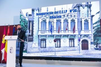 García-Page en acto de inauguración del CEIP Imaginalia