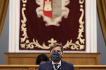 El consejero de Fomento, Nacho Hernando, ha intervenido en el Pleno de las Cortes