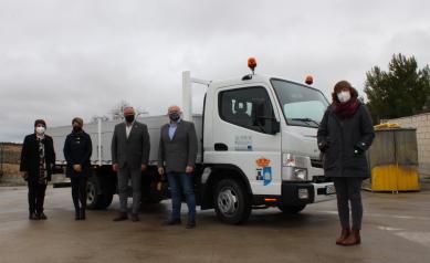 Visita al nuevo camión de recogida de residuos de Munera