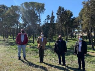 El Gobierno regional se interesa por el proyecto de vegetación de más de 14 hectáreas que se realizará en Villaluenga de la Sagra 