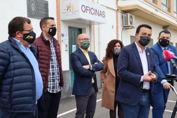  El consejero de Agricultura, Agua y Desarrollo Rural, Francisco Martínez Arroyo se desplaza a Bodegas La Remediadora para conocer las últimas inversiones realizadas en sus instalaciones