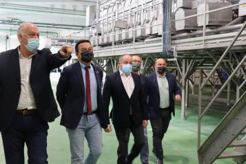 El consejero de Agricultura, Agua y Desarrollo Rural mantiene una reunión de trabajo con la empresa Talfrost