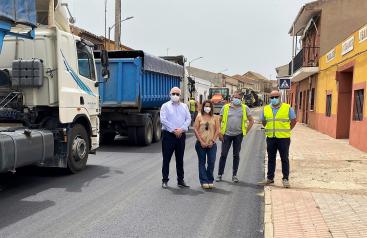 El Gobierno de Castilla-La Mancha invierte 108.000 euros en la travesía de Cabezarados y en los caminos de servicio de la variante de Abenójar