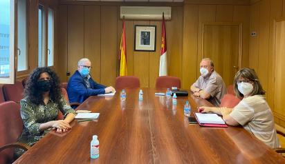 El Gobierno de Castilla-La Mancha se reúne con el alcalde Carrión de Calatrava para abordar el servicio de transporte en la localidad