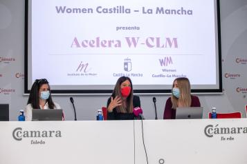 a directora del Instituto de la Mujer, Pilar Callado, presenta, en el salón de actos del Vivero de Empresas, el proyecto ‘Acelera Women-CLM’ destinado al fomento del emprendimiento digital de mujeres e impulsado por la asociación CLM Startup. 