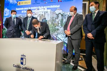 Firma de convenio para la mejora de la accesibilidad al casco histórico de Cuenca (Fomento)