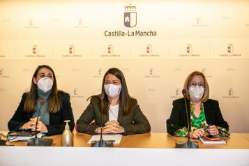 La consejera de Bienestar Social, Bárbara García Torijano, se reúne con los directores y directoras de la Red Pública Regional de Residencias de Personas Mayores.