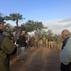  El Gobierno regional celebra en Sevilleja de la Jara la primera montería pública de la temporada de caza que será pionera en España en el uso de munición sin plomo 