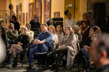 El Gobierno regional da las gracias a Rozalén por haber elegido el Museo de Santa Cruz de Toledo para presentar su disco