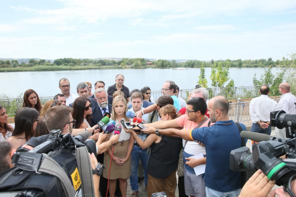 Visita de la consejera de Fomento y portavoz al río Tajo