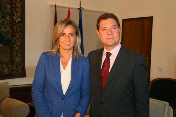 Reunión del presidente García-Page con la alcaldesa de Toledo