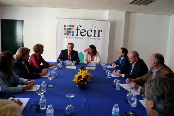 Patricia Franco mantiene una reunión de trabajo con el comité ejecutivo de FECIR 