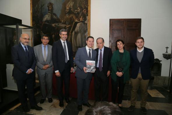 El presidente de Castilla-La Mancha preside la presentación del libro &quot;Memorias del Cigarral”