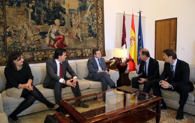 El presidente García-Page se reúne con la dirección de Janssen