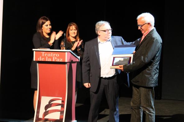 organizado esta Asociación en el Teatro de la Paz de Albacete  El Gobierno regional reconoce la labor que realiza AIDISCAM en la integración de personas con discapacidad en Castilla-La Mancha