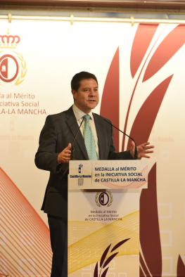 Emiliano García-Page preside el acto de entrega de medallas al mérito en la iniciativa social