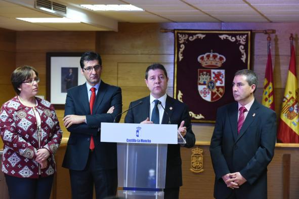 El presidente de Castilla-La Mancha, Emiliano García-Page, preside el Consejo de Gobierno de carácter itinerante que se celebra en el Ayuntamiento de Almadén