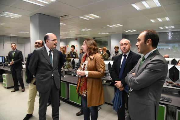 La consejera de Economía, Empresas y Empleo, Patricia Franco, visita las instalaciones del Centro de Operaciones de Energías Renovables de Iberdrola en Toledo