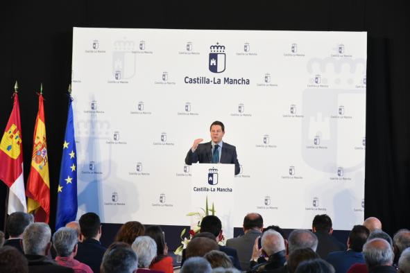 El presidente de Castilla-La Mancha, Emiliano García-Page, clausura las jornadas de envejecimiento activo y saludable, en Quintanar del Rey (Cuenca)
