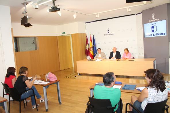 Ruiz Santos en la sala de prensa de Casa Perona para informar del curso escolar