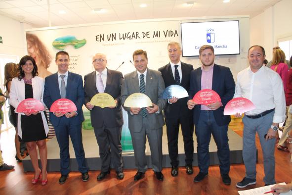 Inauguración del stand de la Junta en la Feria de Albacete