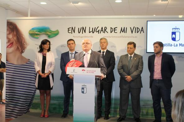 Inauguración del stand de la Junta en la Feria de Albacete