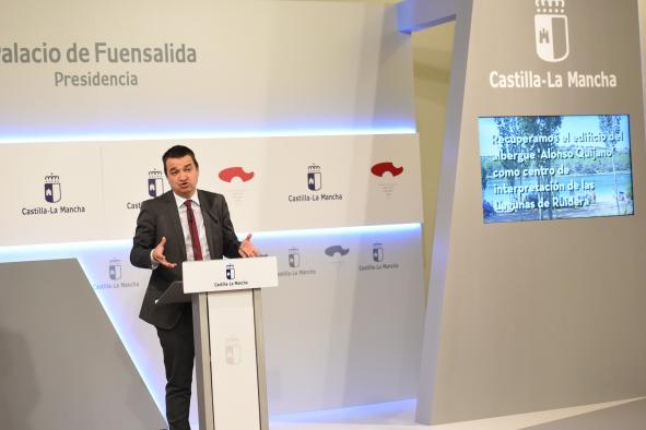 El consejero de Agricultura, Medio Ambiente y Desarrollo Rural, Francisco Martínez Arroyo, ha informado en el Palacio de Fuensalida sobre diferentes cuestiones abordadas en el Consejo de Gobierno.