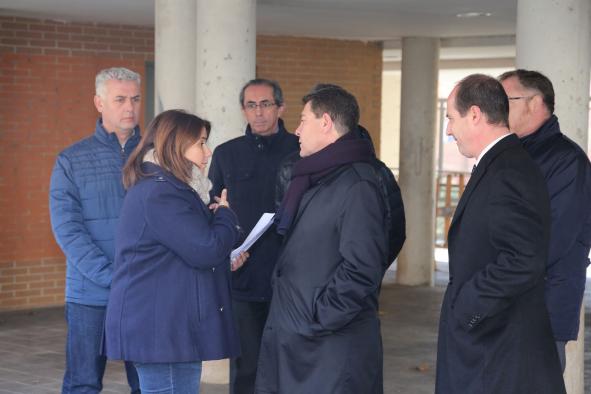 El presidente de Castilla-La Mancha, Emiliano García-Page, ha visitado este viernes los trabajos que se están desarrollando para garantizar la seguridad en el bloque de edificios de GICAMAN evacuado en Guadalajara